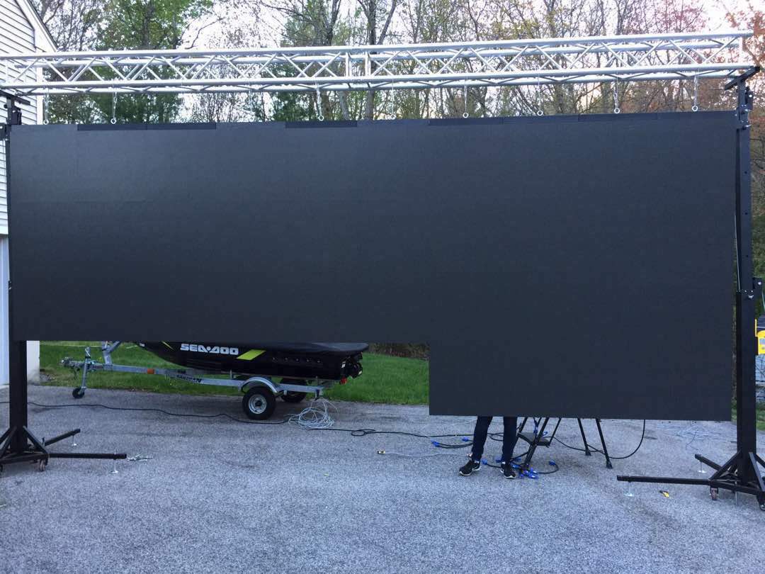 Constructing a wide detachable LED display.